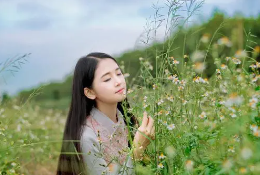 中国老太婆一级特黄大：别样的情感交织，令人深思