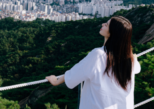 校服太薄没带罩子c了一节课：生活中的幽默与反思