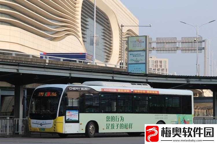 啊公交车坐最后一排被