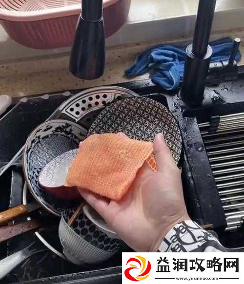 厨房一次又一次的索要刷碗总