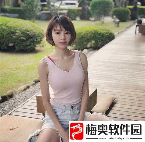 几个装修工人把我压在茶几