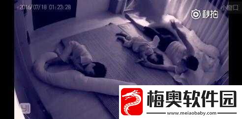打扑克的全程视频不盖被子睡觉