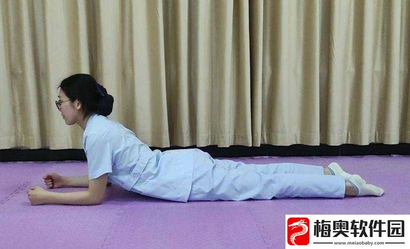 季医生教你趴着练腰背-轻松护腰背