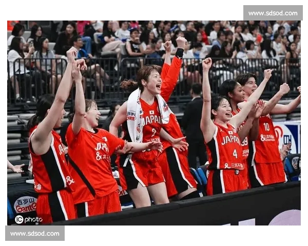 中国女篮力克日本队晋级决赛 展现强大实力和团队合作精神